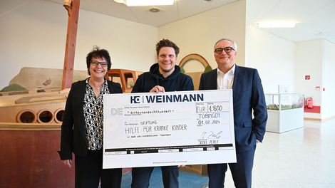 WEINMANN donation handover at Kinderklinik Tübingen Spendenübergabe in der Kinderklinik Tübingen durch WEINMANN Geschäftsführung und den Betriebsrat.